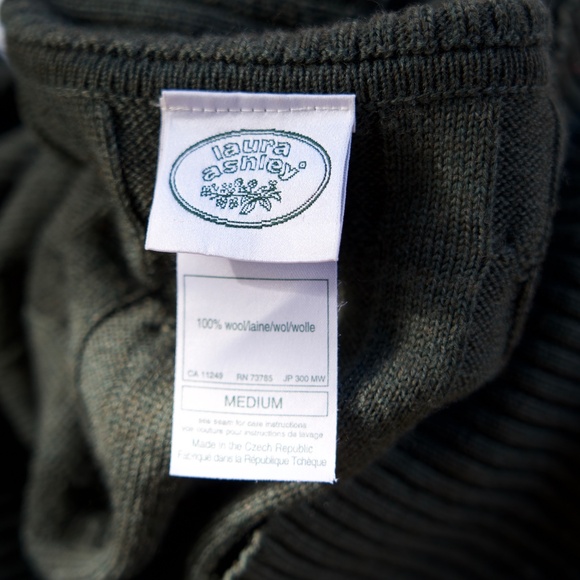 Vintage Laura Ashley 100% Wool Green Knitted Turtleneck Sweater Woman's Size M - Picture 16 of 16